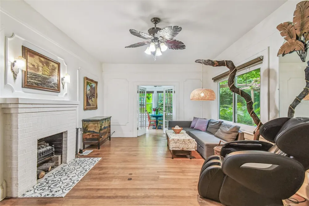 3203 E YUKON STREET Tampa, FL 33604