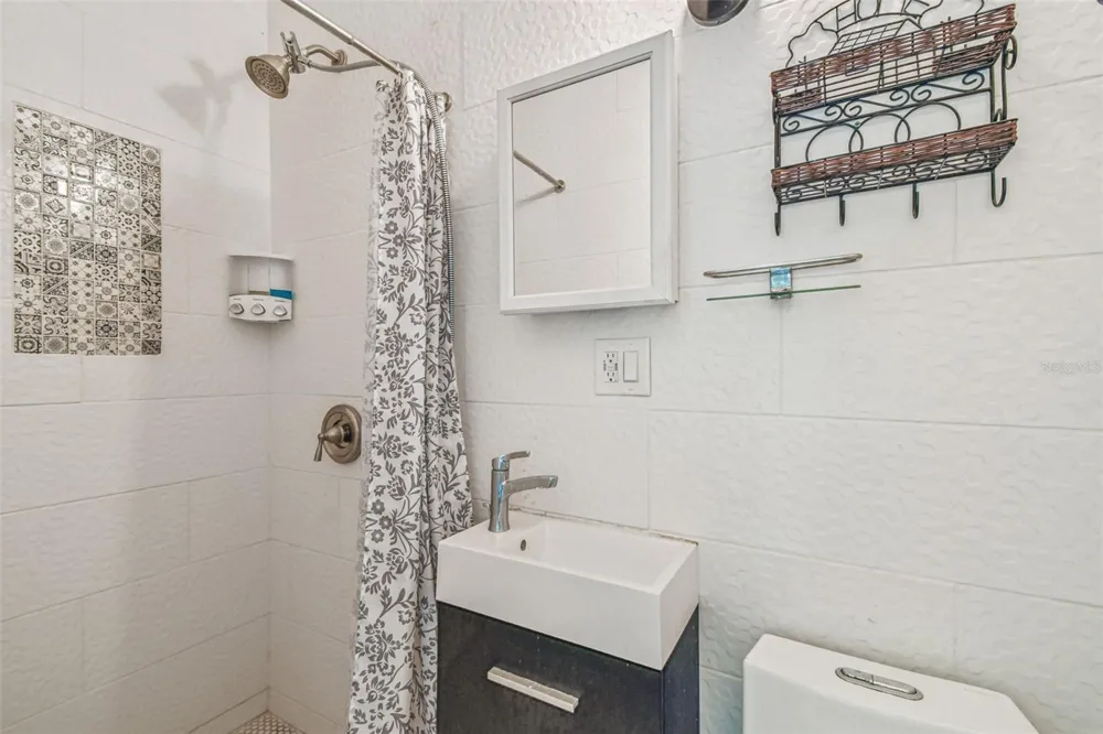 3203 E YUKON STREET Tampa, FL 33604
