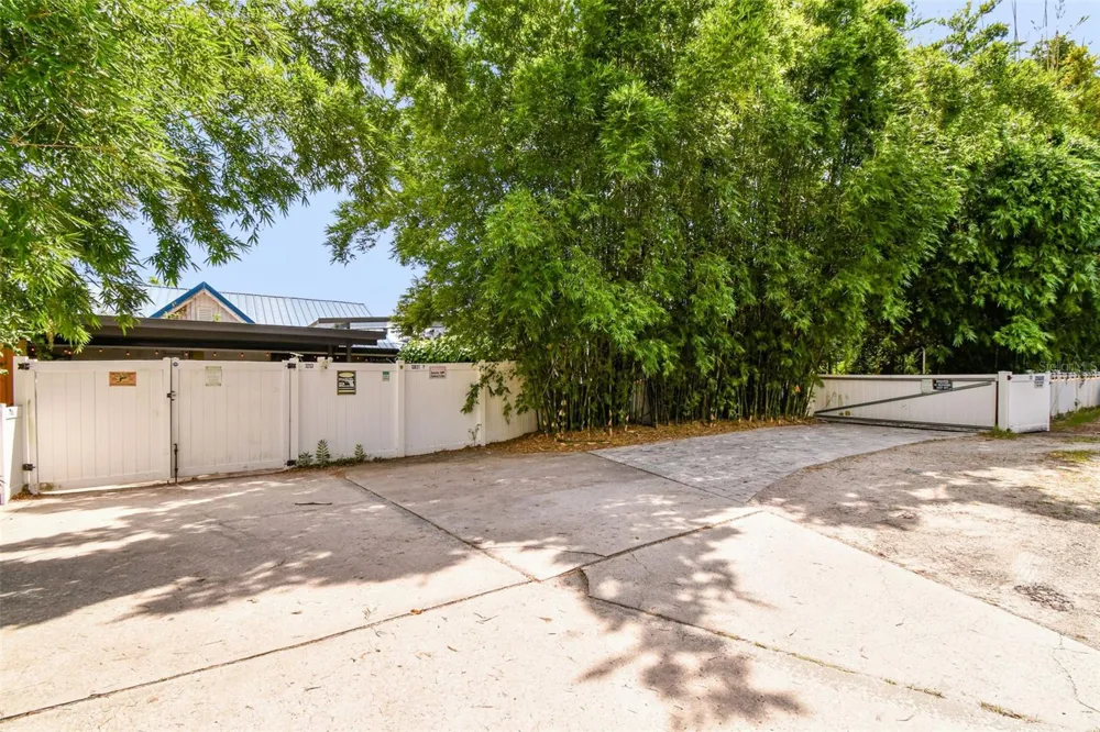 3203 E YUKON STREET Tampa, FL 33604