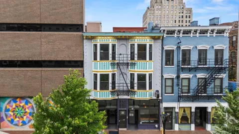 32 E Court Street #203