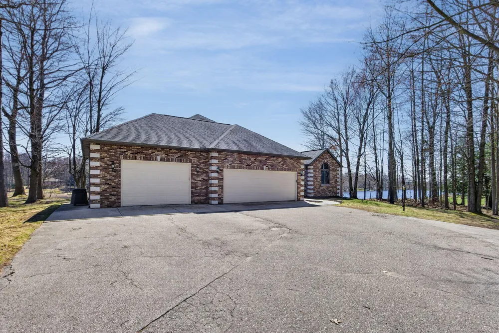 9613 Fawn Ridge Road Morton Township, MI 49346
