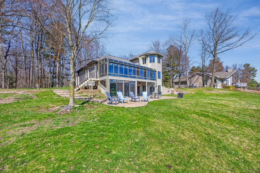 9613 Fawn Ridge Road Morton Township, MI 49346
