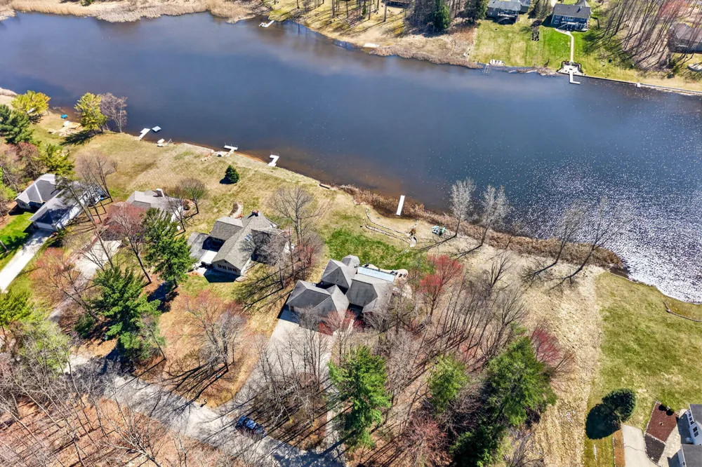 9613 Fawn Ridge Road Morton Township, MI 49346