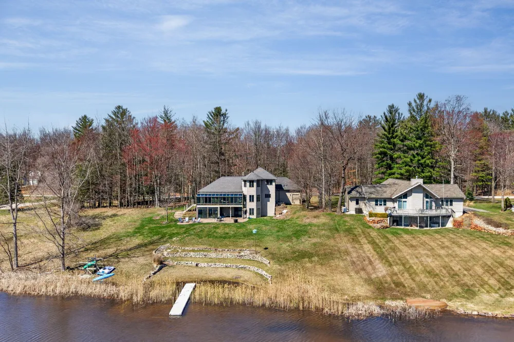 9613 Fawn Ridge Road Morton Township, MI 49346