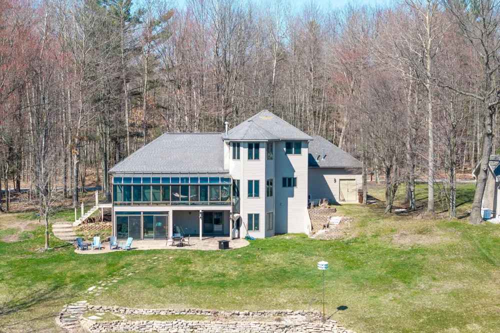 9613 Fawn Ridge Road Morton Township, MI 49346