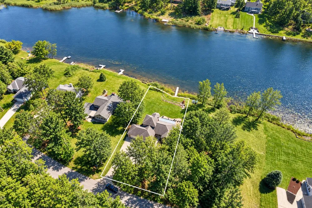 9613 Fawn Ridge Road Morton Township, MI 49346