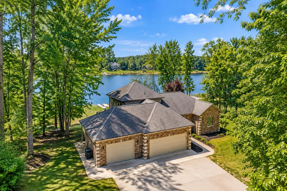 9613 Fawn Ridge Road Morton Township, MI 49346