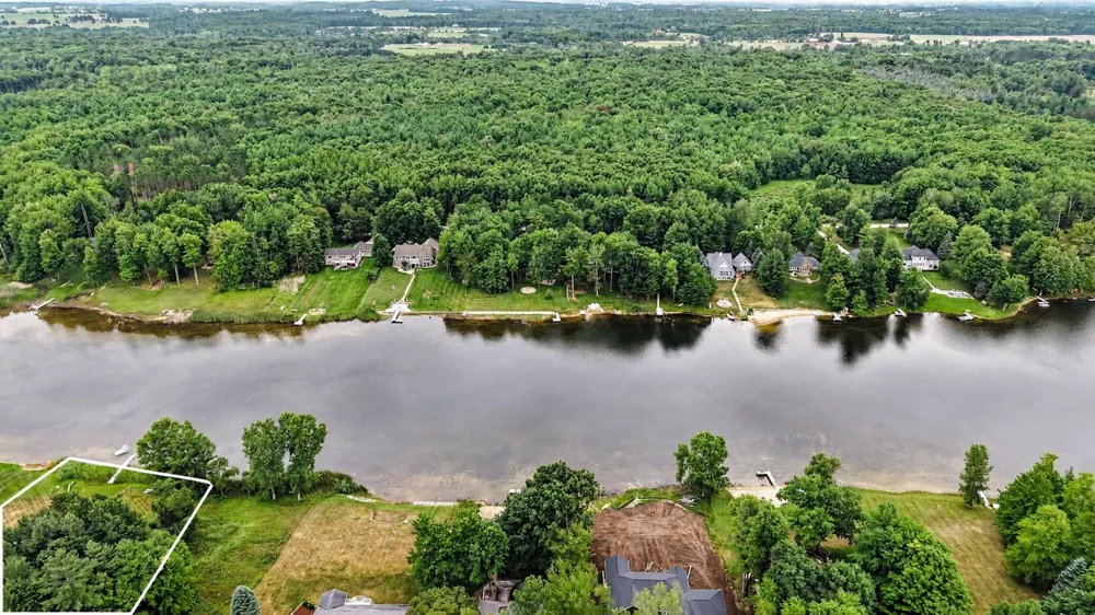 9613 Fawn Ridge Road Morton Township, MI 49346