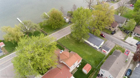903 S. Lake Drive