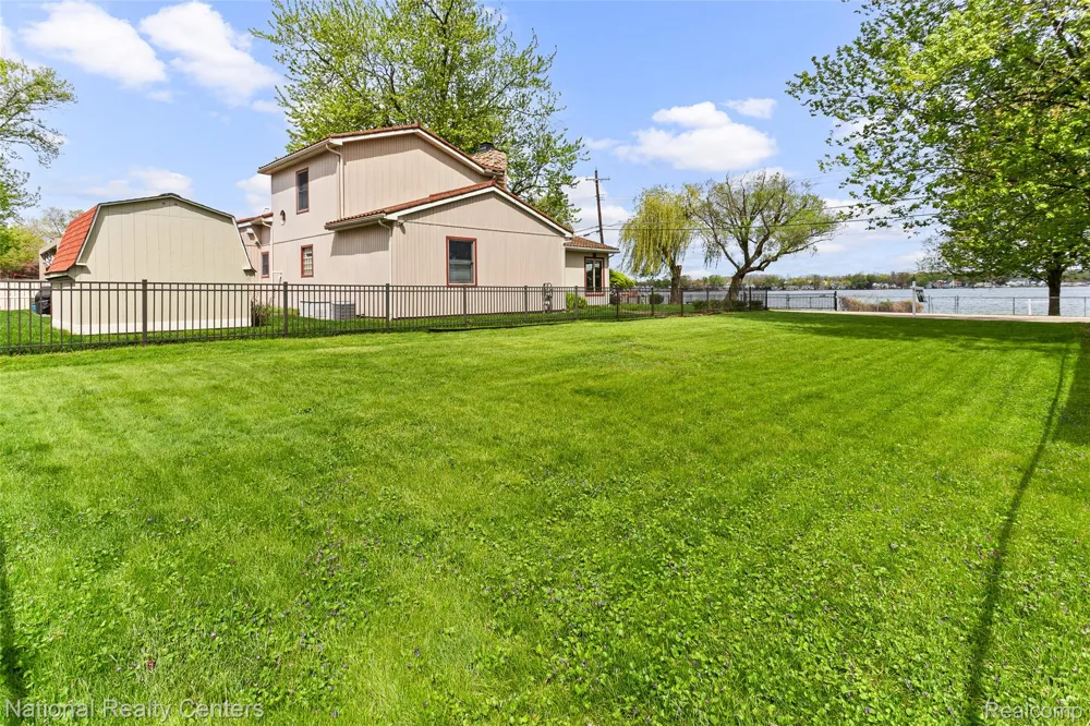 903 S. Lake Drive Novi City, MI 48377