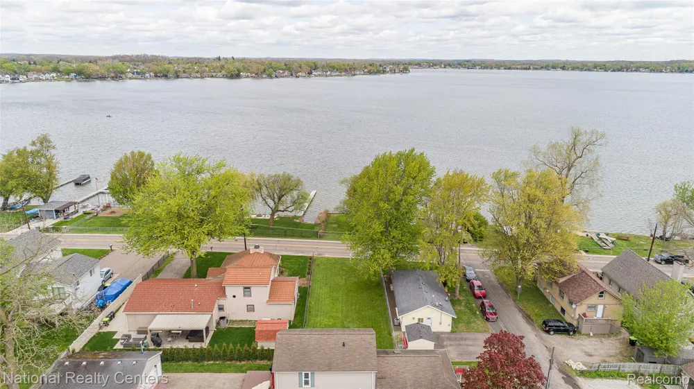 903 S. Lake Drive Novi City, MI 48377