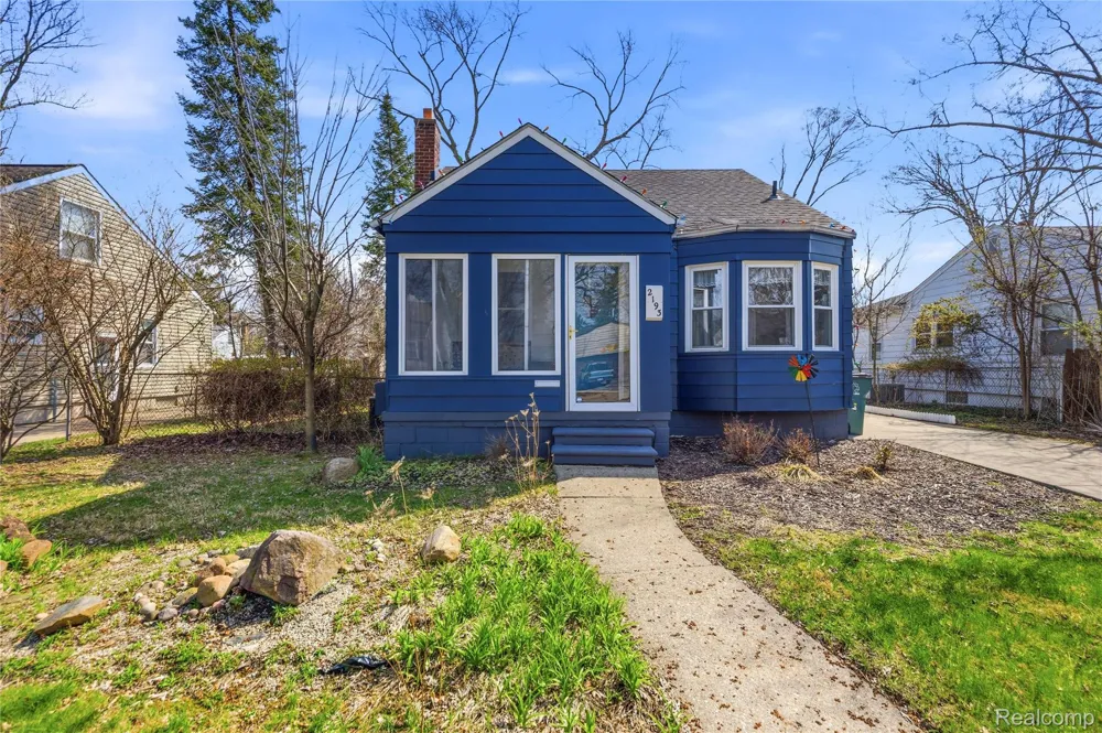 2193 Cambridge Road Berkley City, MI 48072