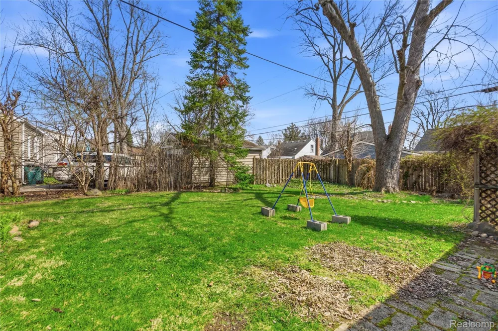 2193 Cambridge Road Berkley City, MI 48072