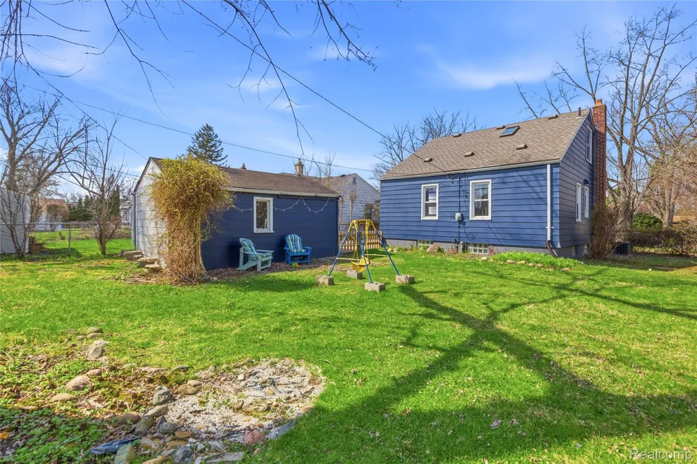 2193 Cambridge Road Berkley City, MI 48072