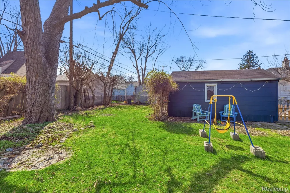 2193 Cambridge Road Berkley City, MI 48072