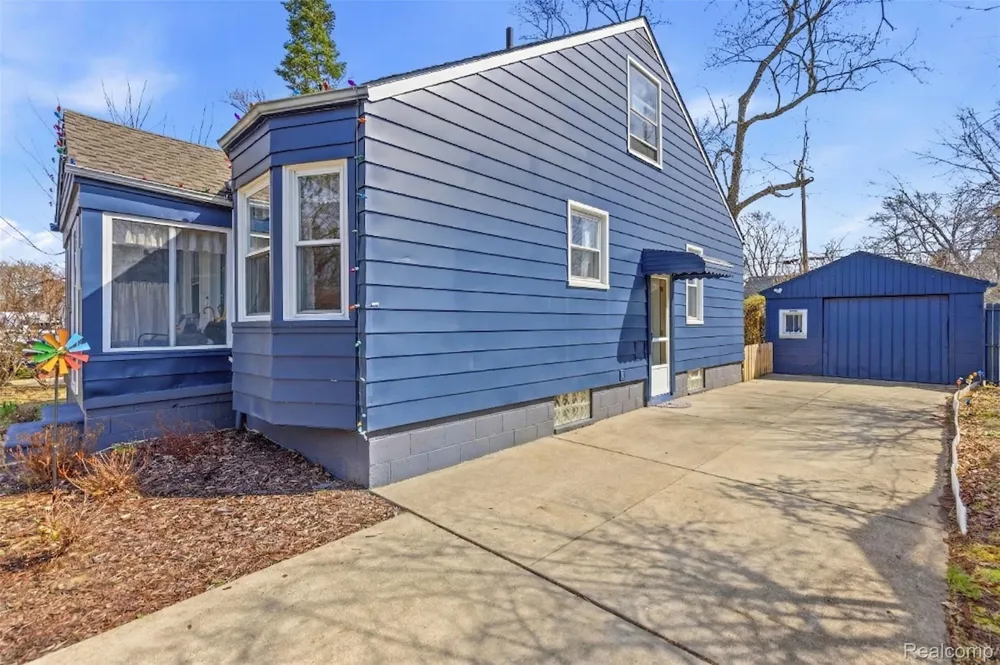 2193 Cambridge Road Berkley City, MI 48072