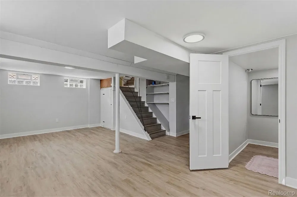 2193 Cambridge Road Berkley City, MI 48072