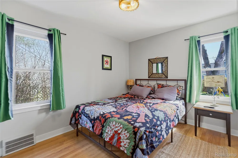 2193 Cambridge Road Berkley City, MI 48072