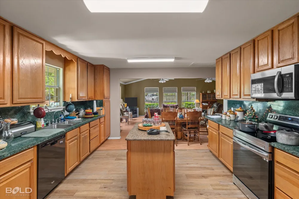 120 Gray Circle Benton, LA 71006