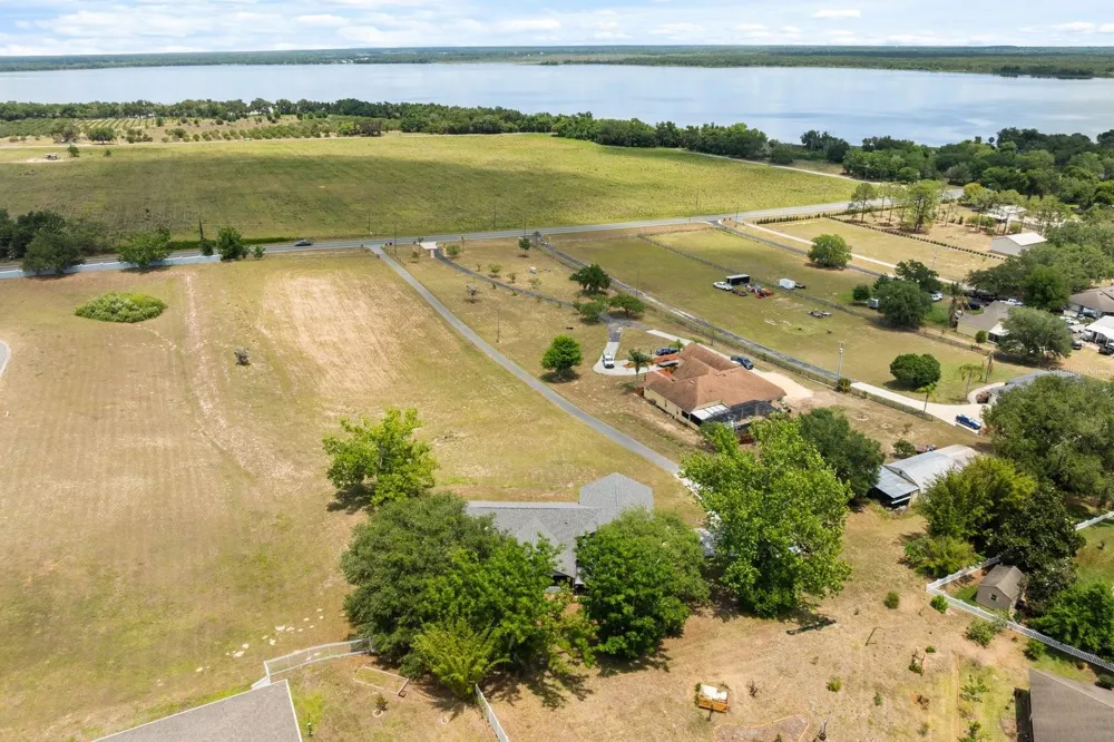 37153 COUNTY ROAD 452 Grand Island, FL 32735