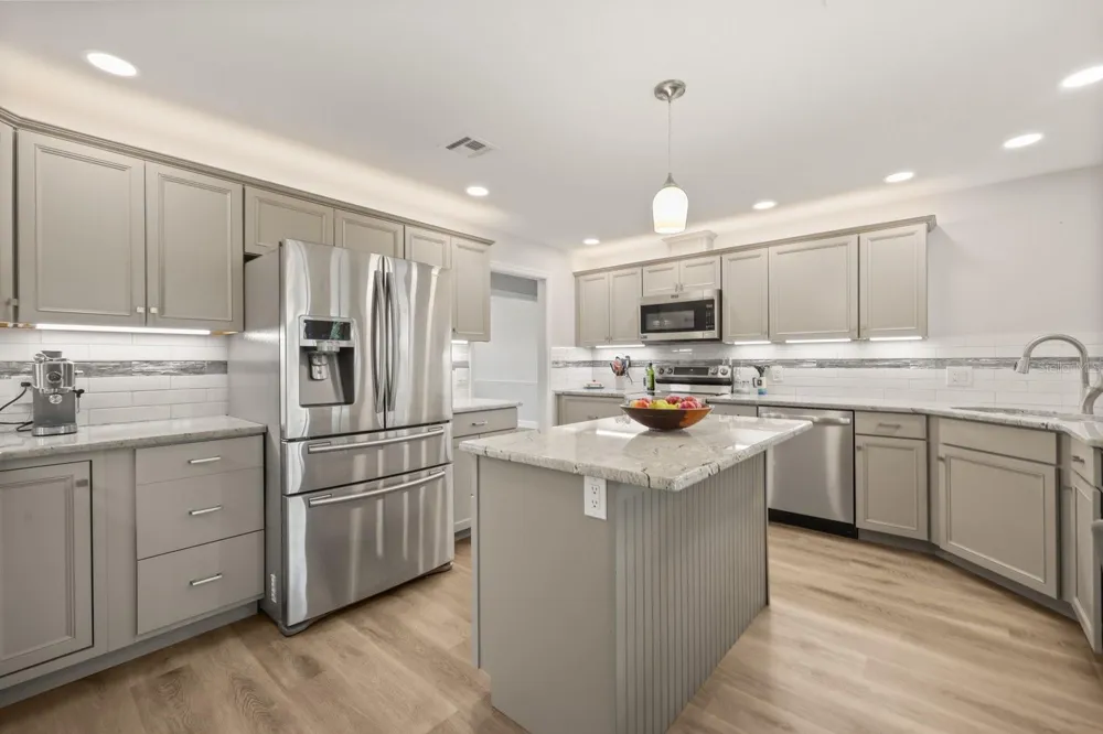 37153 COUNTY ROAD 452 Grand Island, FL 32735
