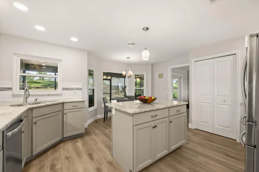 37153 COUNTY ROAD 452 Grand Island, FL 32735