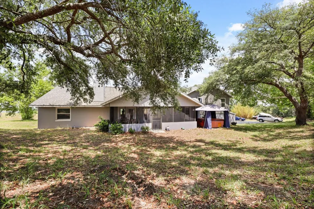 37153 COUNTY ROAD 452 Grand Island, FL 32735