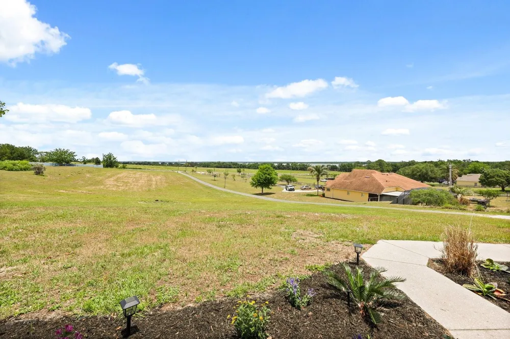 37153 COUNTY ROAD 452 Grand Island, FL 32735