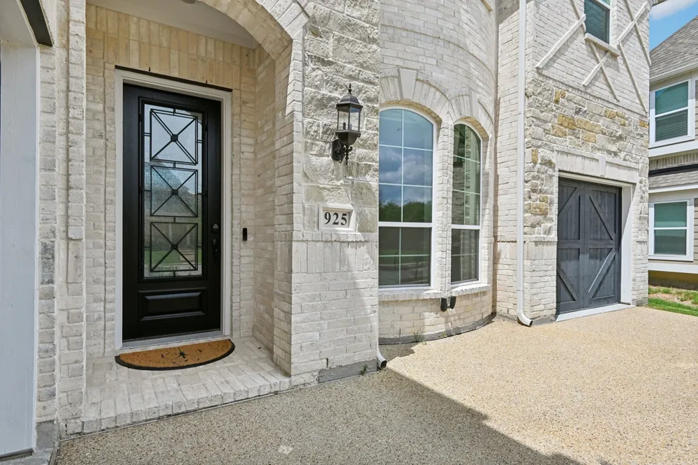 925 Oglethorpe Lane Savannah, TX 76227