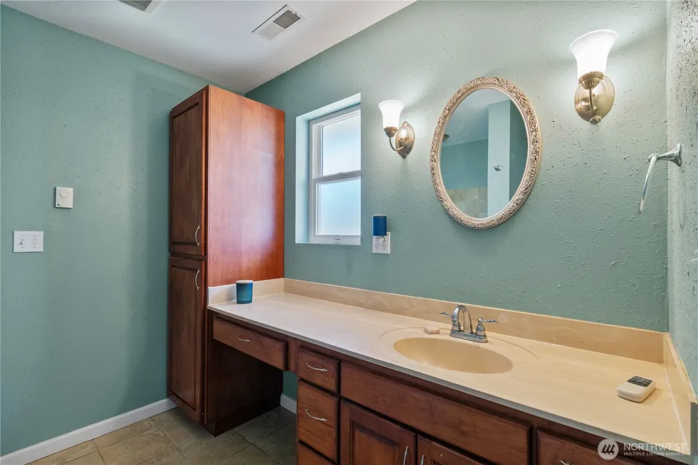 928 W Cherry Street Centralia, WA 98531