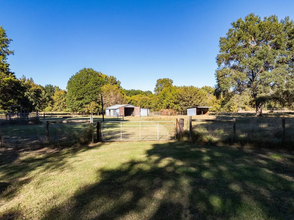 213 County Road 2320 Telephone, TX 75488