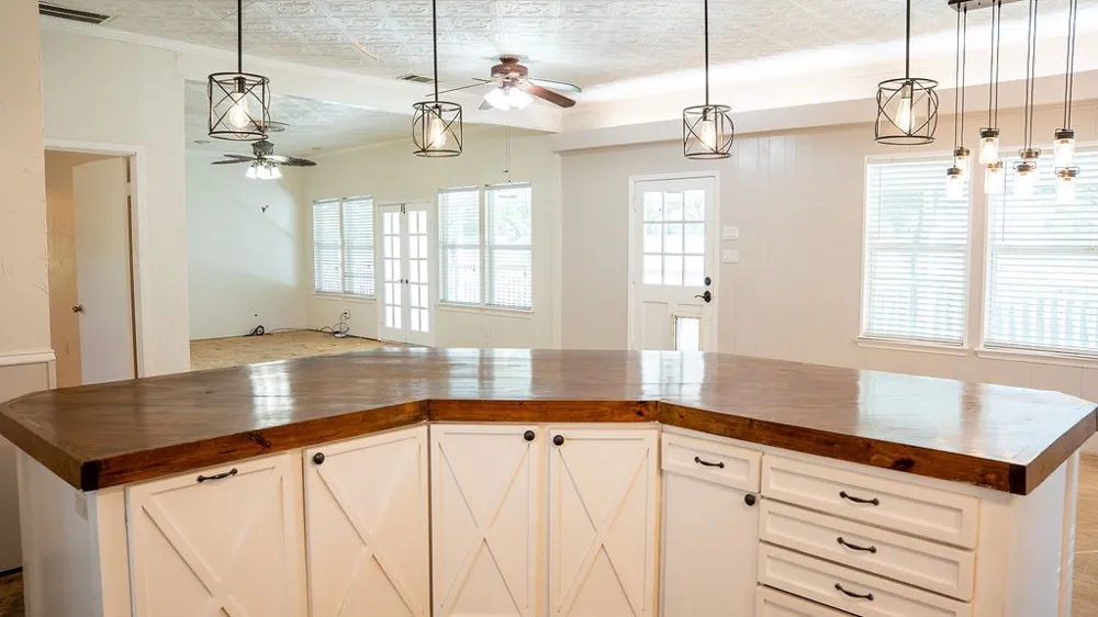 213 County Road 2320 Telephone, TX 75488