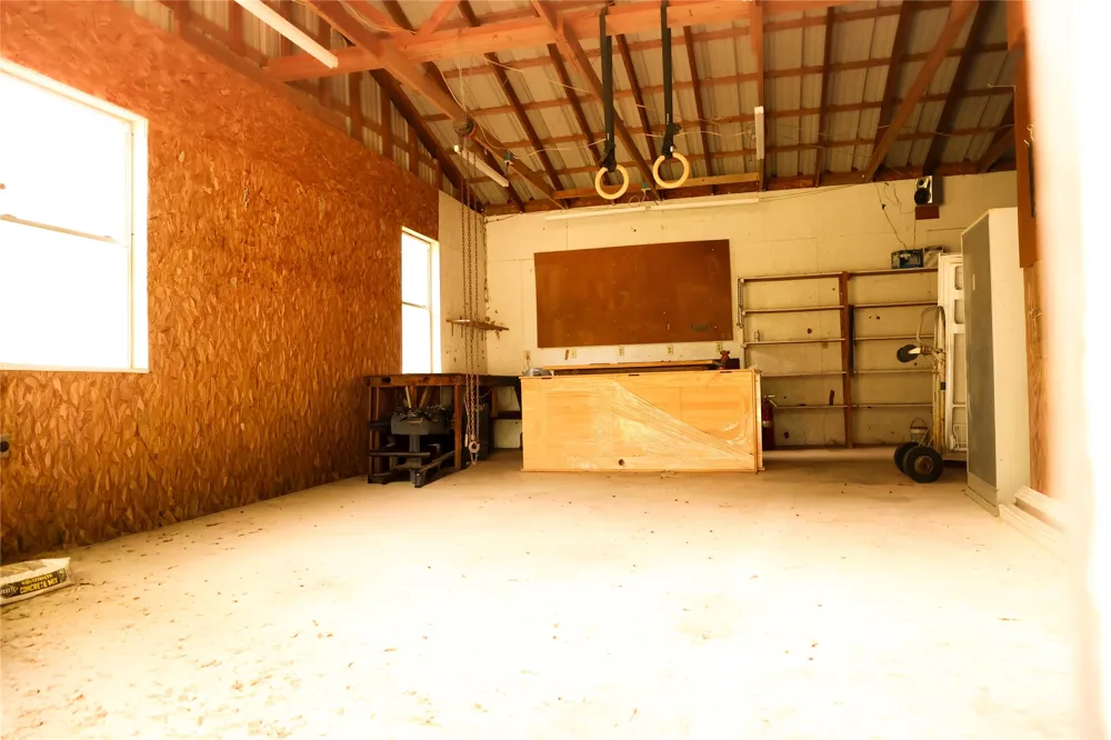 213 County Road 2320 Telephone, TX 75488