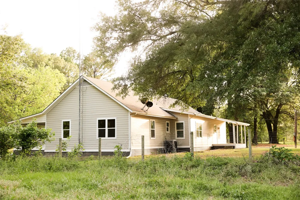 213 County Road 2320 Telephone, TX 75488