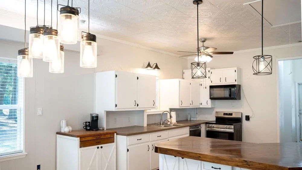 213 County Road 2320 Telephone, TX 75488
