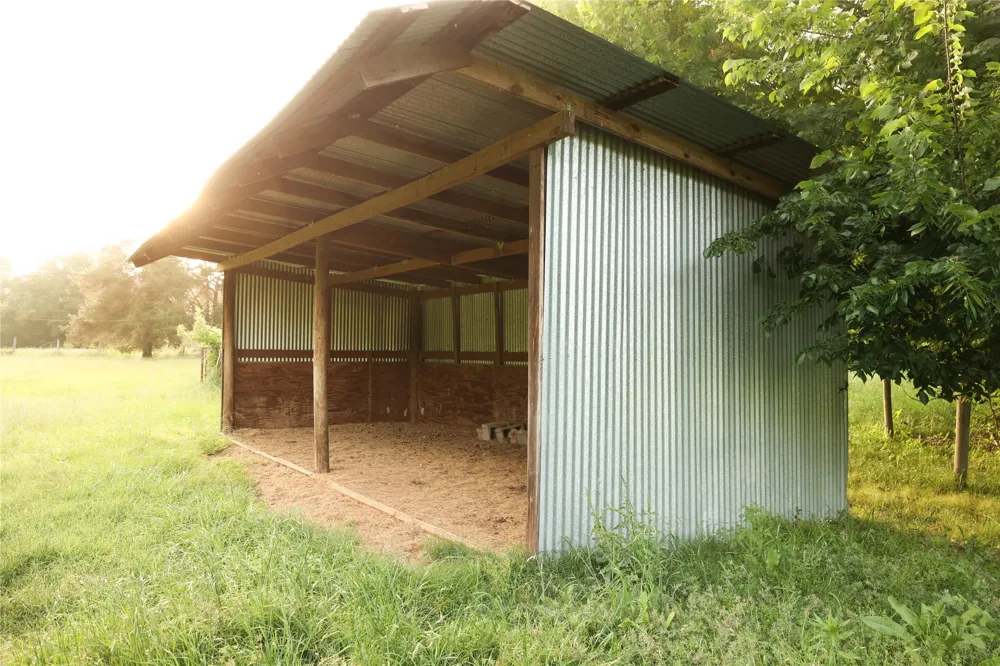 213 County Road 2320 Telephone, TX 75488