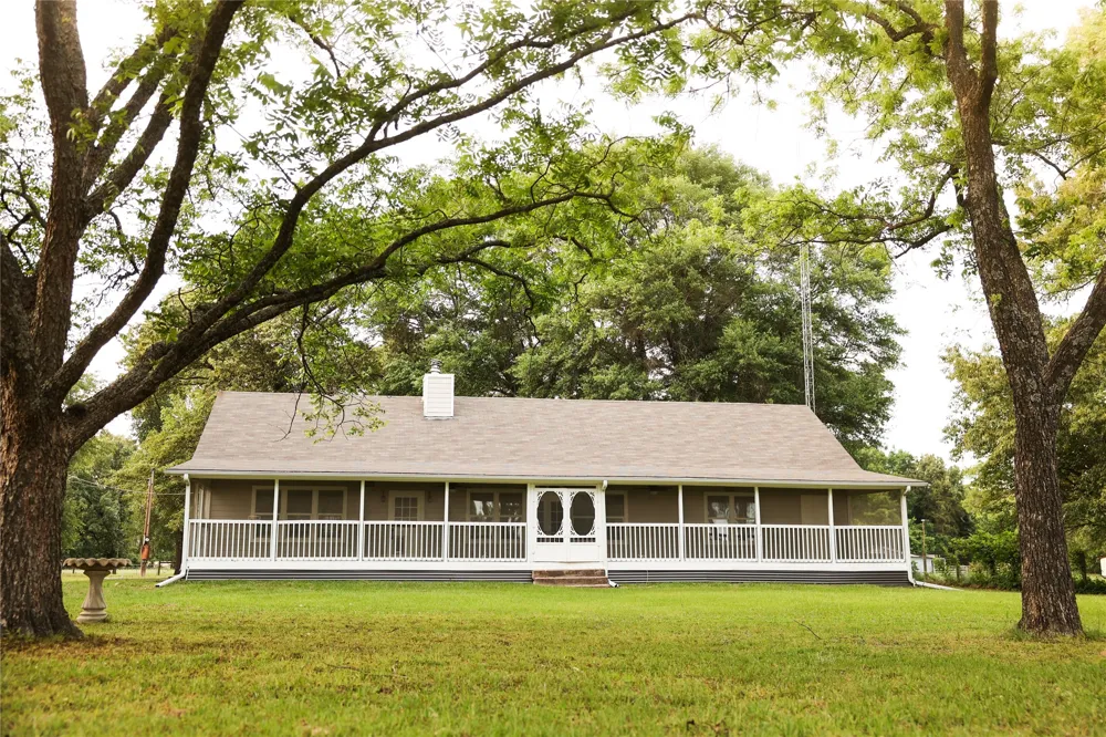 213 County Road 2320 Telephone, TX 75488