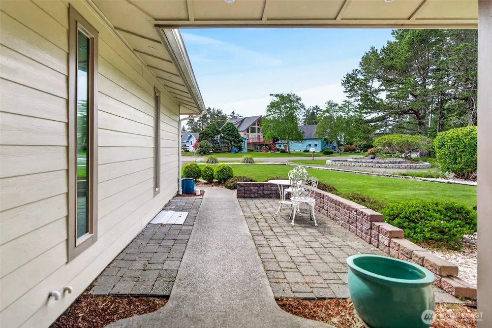 1211 314th Place Ocean Park, WA 98640