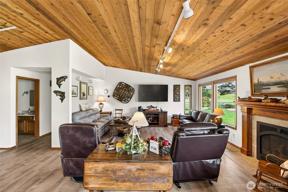 1211 314th Place Ocean Park, WA 98640