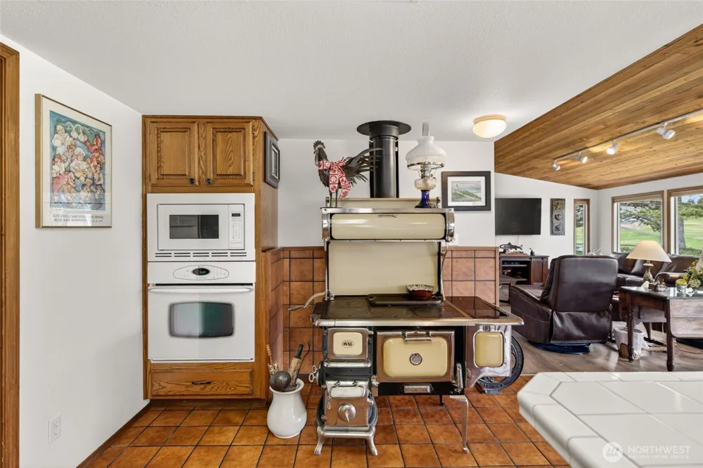 1211 314th Place Ocean Park, WA 98640