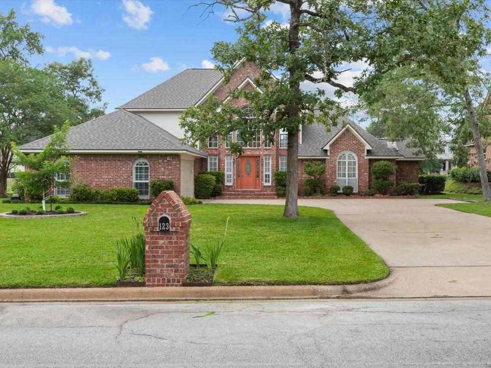 123 Crown Colony Drive Lufkin, TX 75901