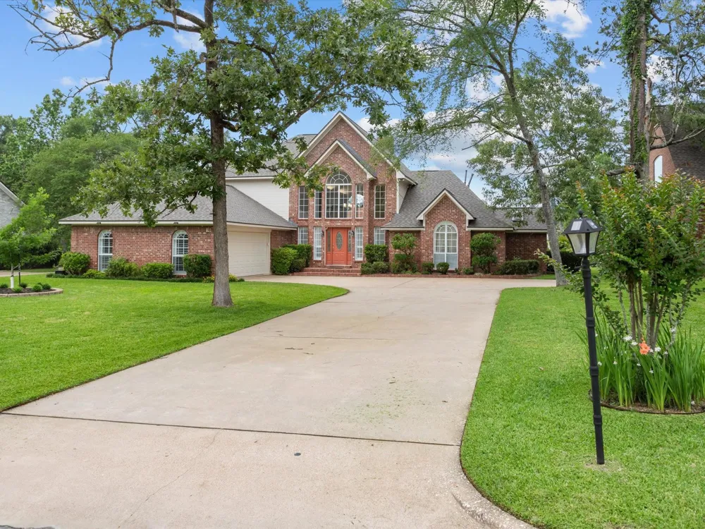 123 Crown Colony Drive Lufkin, TX 75901