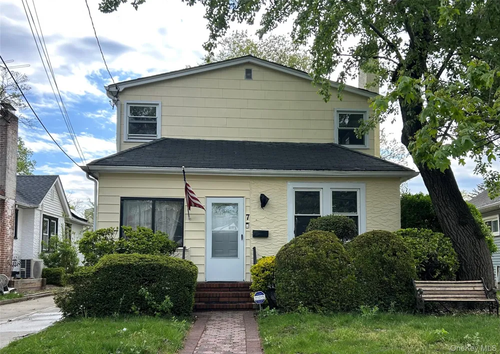 7 Bristol Street Lynbrook, NY 11563