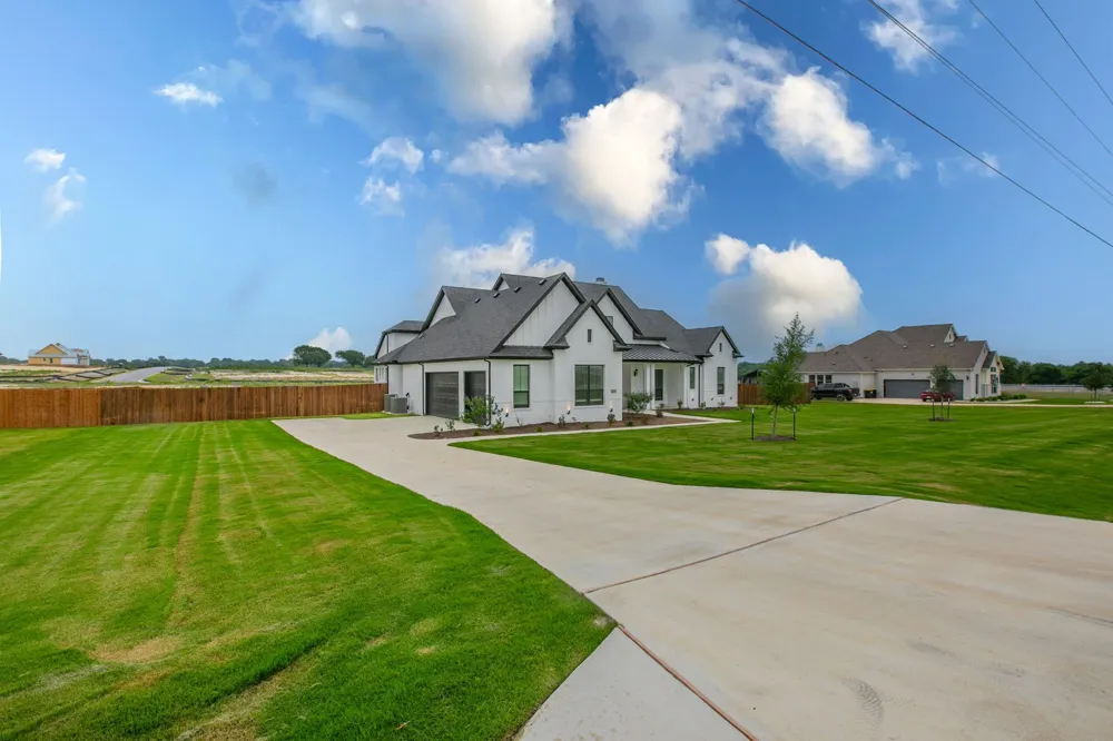 16833 Chapel Road Lorena, TX 76655