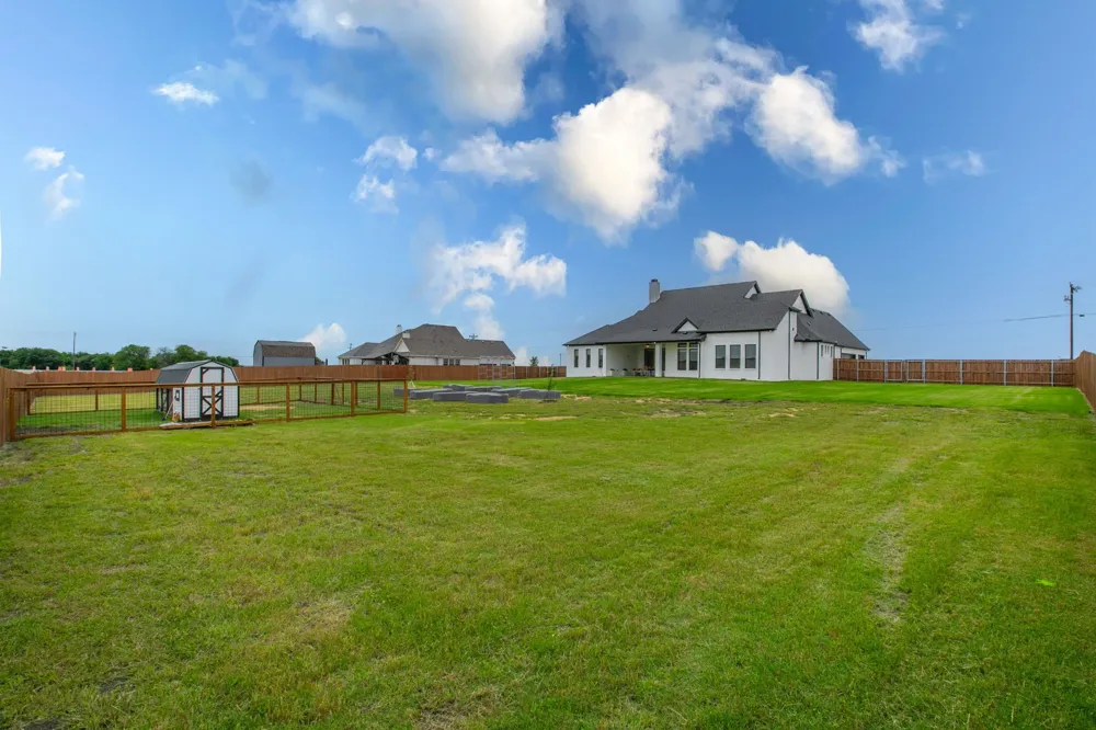 16833 Chapel Road Lorena, TX 76655