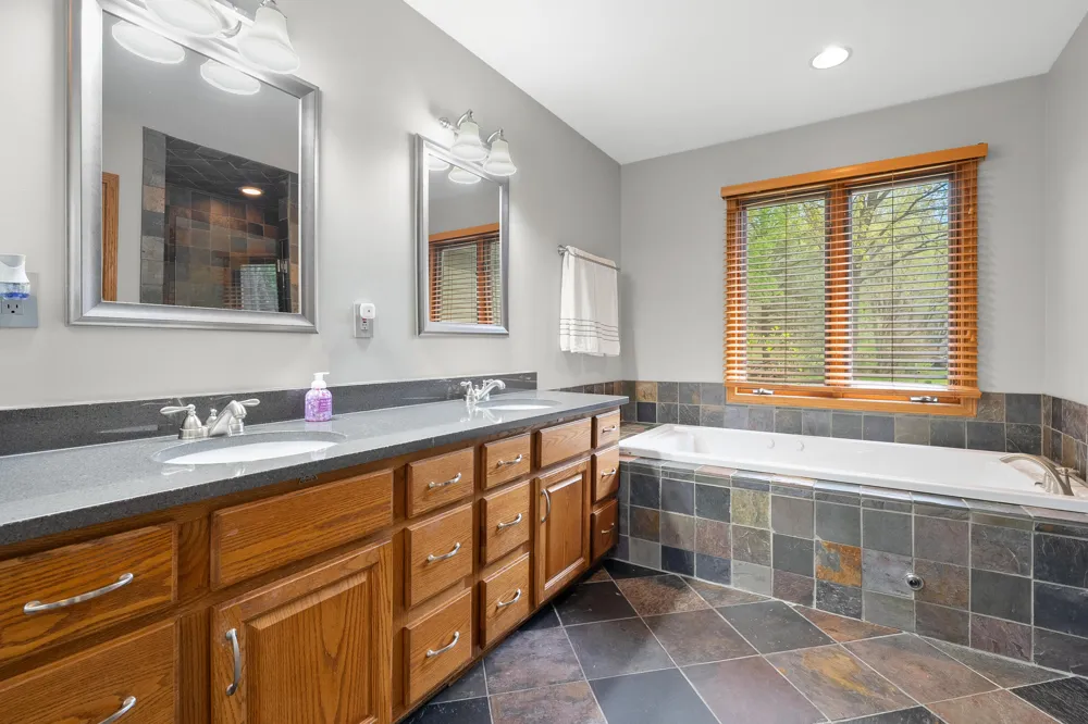 6147 Autumn Ridge Richland, MI 49083