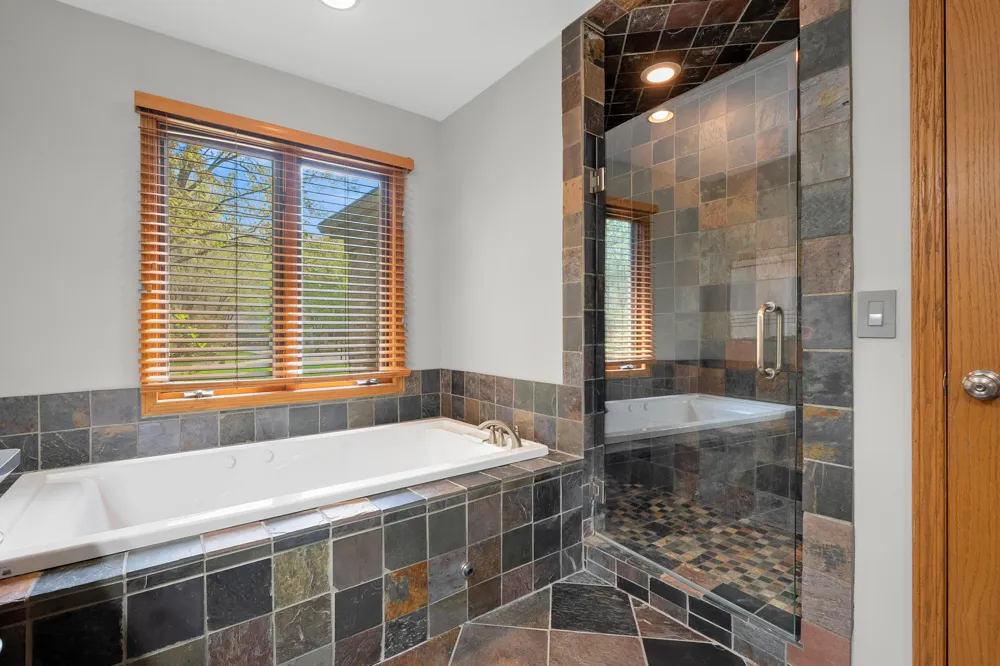 6147 Autumn Ridge Richland, MI 49083