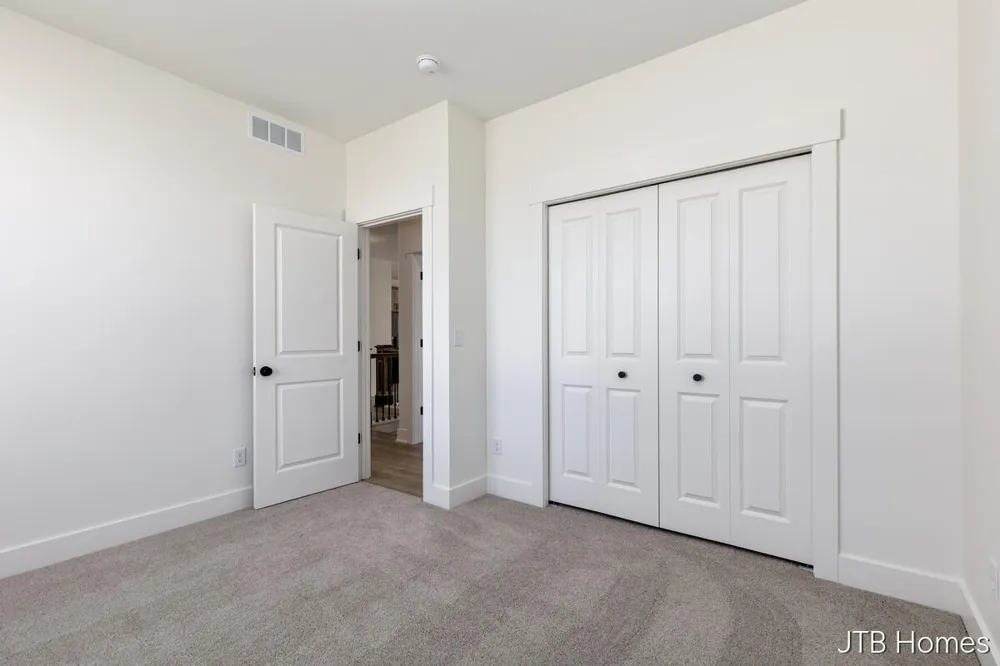 6612 Inwood Ridge Drive NE Rockford, MI 49341