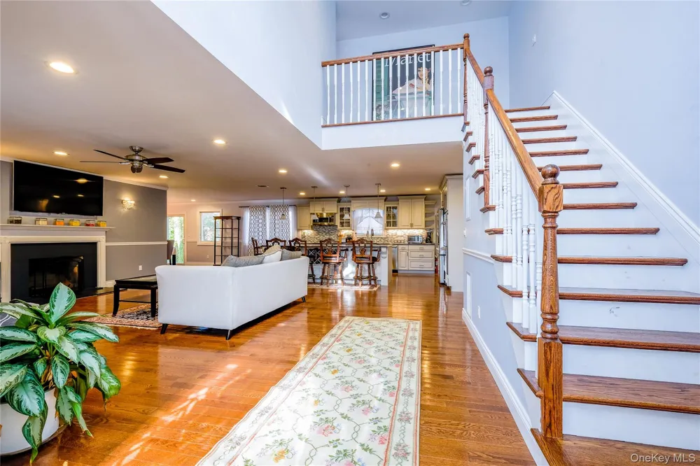 752 Kensington Court Westbury, NY 11590