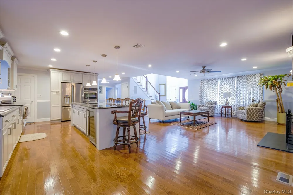 752 Kensington Court Westbury, NY 11590